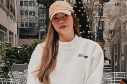 Hồ Ngọc Hà lộ chân khẳng khiu vì quần bó sát