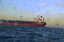 Thế giới - Ukraine tung video tấn công, gây nổ 2 tàu chở dầu nghi thuộc "hạm đội bóng tối" Nga