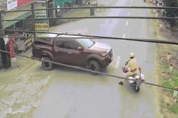 Tin tức trong ngày - Danh tính tài xế lái ô tô húc ngã mô tô đặc chủng của CSGT rồi bỏ trốn