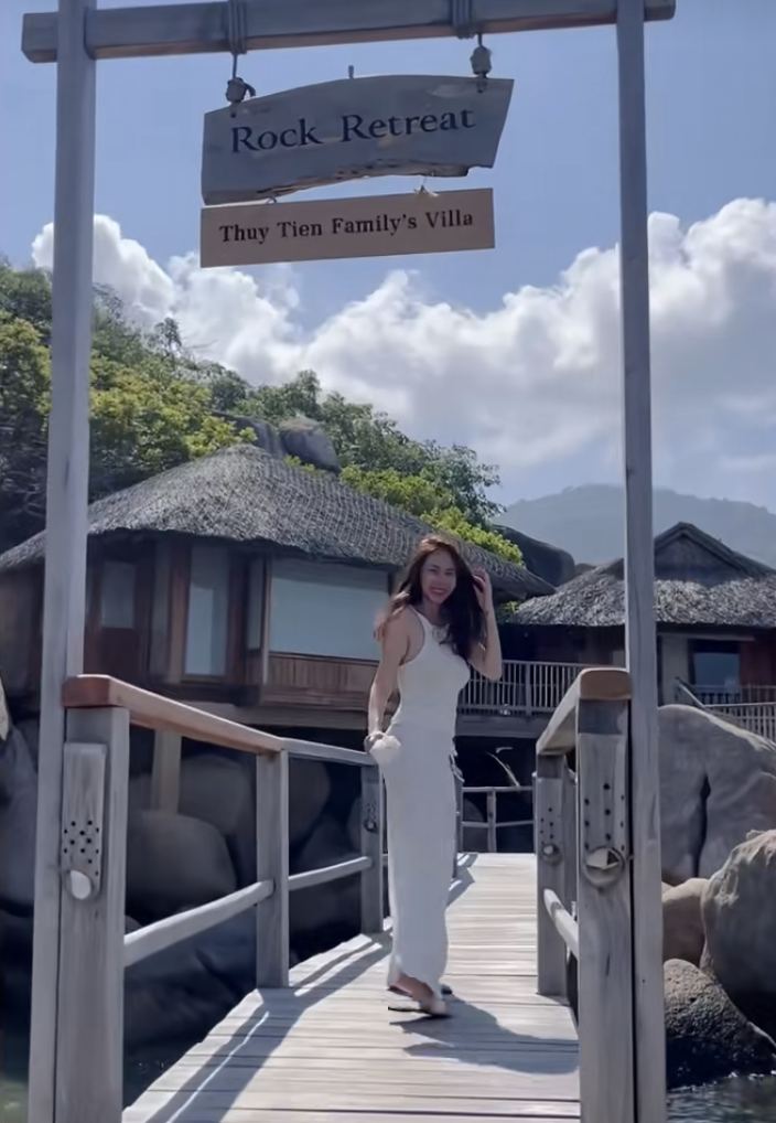 Thủy Tiên và Công Vinh hồi tháng 6/2025. 