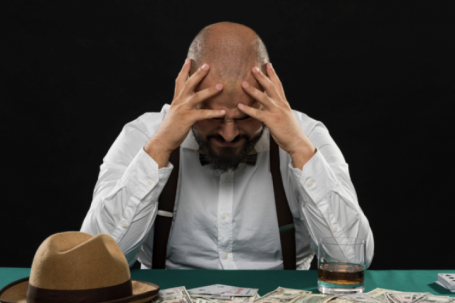 Triệu phú 'xấu hổ vì quá giàu'