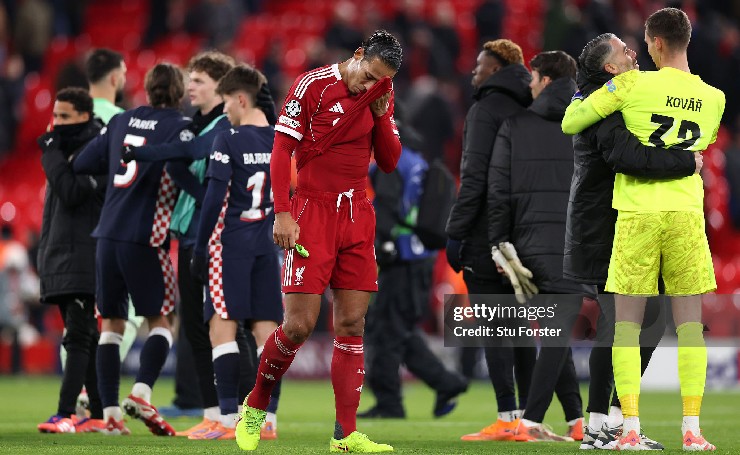 Sau trận thua PSV, đội trưởng Virgil van Dijk lên tiếng trên mạng xã hội