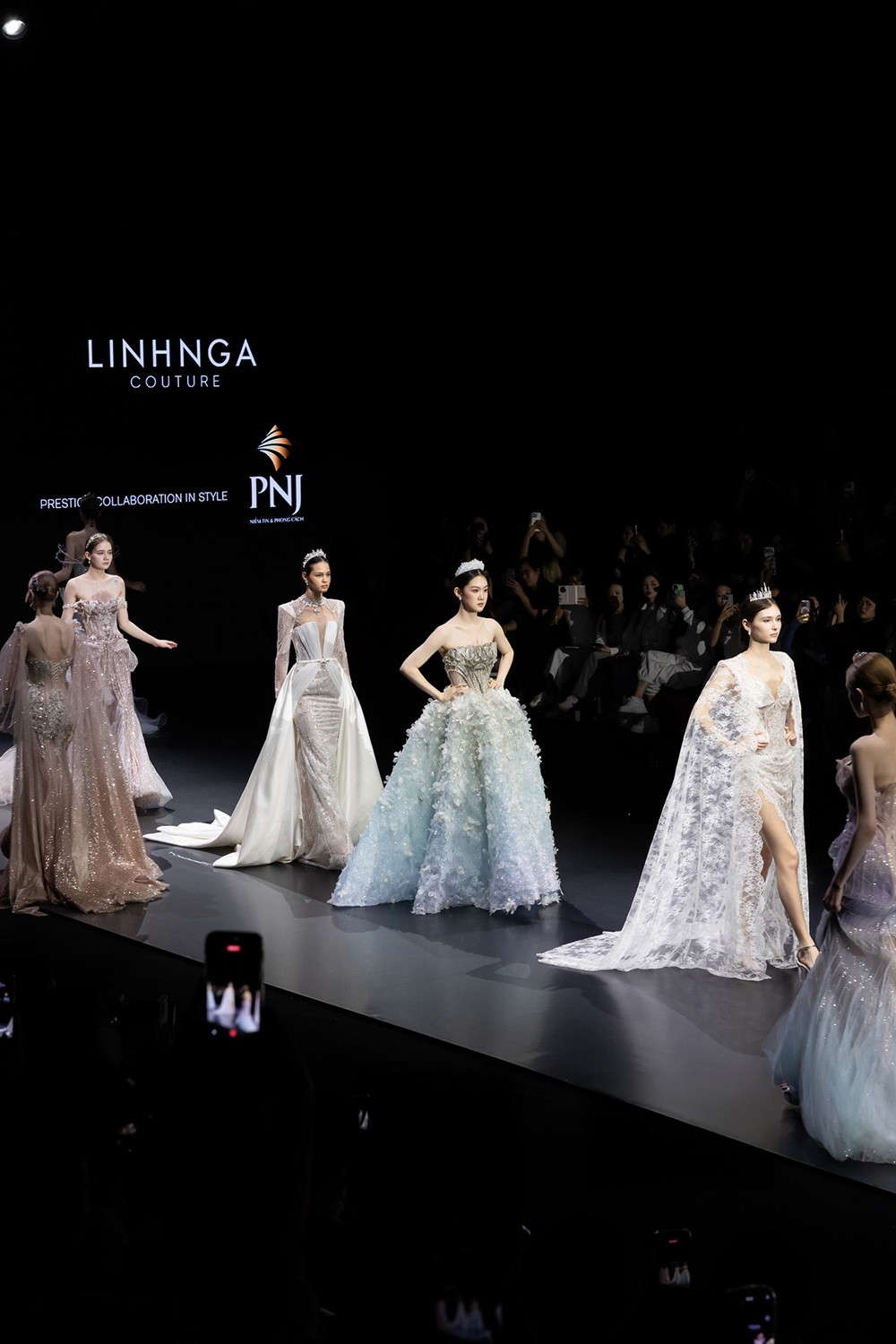 PNJ kết hợp cùng Linh Nga Couture mang tinh hoa Việt vươn tầm quốc tế.