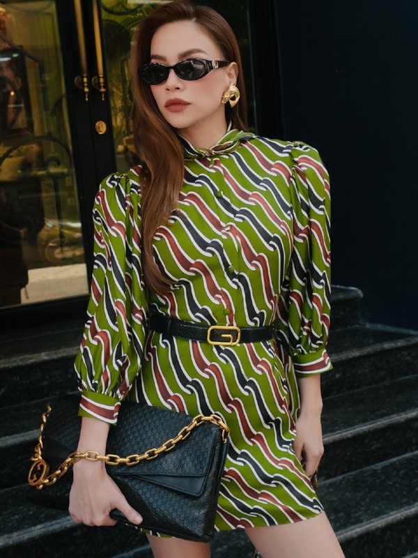 Bí quyết chăm da của cô chính là chú trọng đến việc làm sạch da bởi làn da còn nhiều bụi bẩn sẽ khiến các bước chăm sóc da sau trở nên vô nghĩa. Sau khi kết thúc lịch trình, cô sẽ tẩy trang sạch sẽ, dùng sữa rửa mặt để làm loại bỏ hoàn toàn lớp trang điểm.