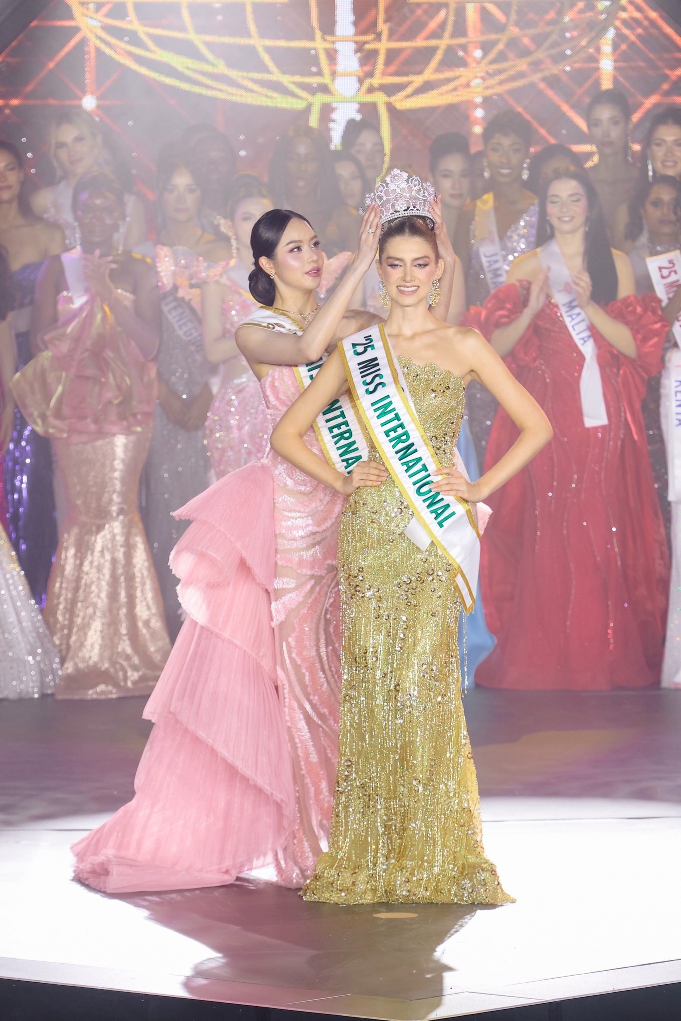 Hoa hậu Quốc tế 2025 Catalina Duque .