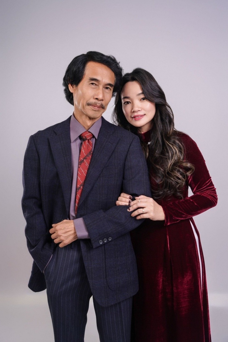 Hơn 40 năm gắn bó với sân khấu và truyền hình, NSƯT Phú Đôn là gương mặt quen thuộc với khán giả cả nước qua nhiều vai diễn khắc khổ, chất phác trên sân khấu Nhà hát Kịch Việt Nam, đặc biệt trong các bộ phim truyền hình của VFC.