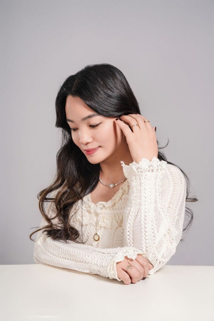 Nghệ sĩ chia sẻ: "Điều quan trọng nhất là sống với nhau thấy thoải mái, biết tôn trọng và nhường nhịn". Vợ Phú Đôn cũng luôn tránh xuất hiện trước truyền thông, muốn giữ sự riêng tư cho gia đình nhưng vẫn âm thầm làm hậu phương để chồng yên tâm với công việc nghệ thuật.