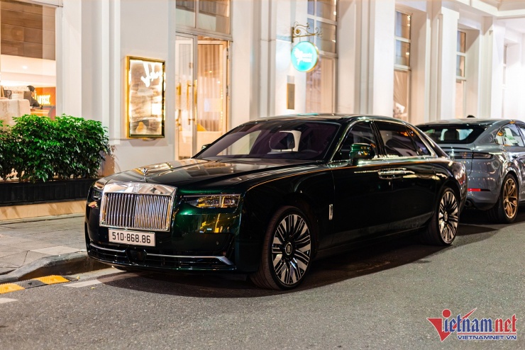 Xe siêu sang Rolls-Royce giá 50 tỷ của đại gia Hà Nội gắn biển số giá 110 triệu - 1