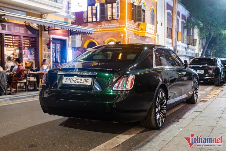 Xe siêu sang Rolls-Royce giá 50 tỷ của đại gia Hà Nội gắn biển số giá 110 triệu - 2