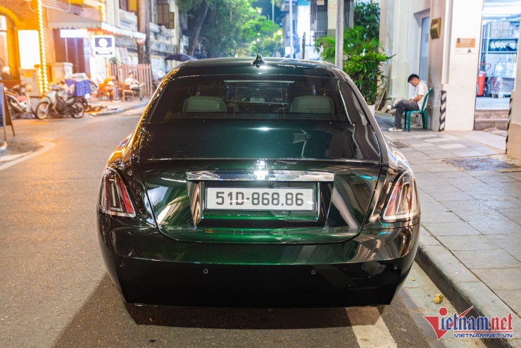 Xe siêu sang Rolls-Royce giá 50 tỷ của đại gia Hà Nội gắn biển số giá 110 triệu - 8