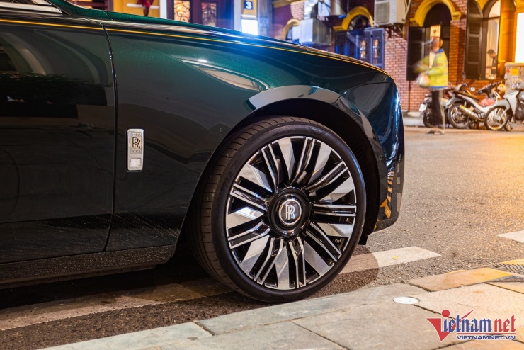 Xe siêu sang Rolls-Royce giá 50 tỷ của đại gia Hà Nội gắn biển số giá 110 triệu - 11