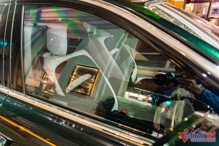 Xe siêu sang Rolls-Royce giá 50 tỷ của đại gia Hà Nội gắn biển số giá 110 triệu - 12