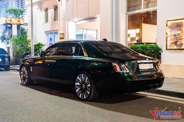 Xe siêu sang Rolls-Royce giá 50 tỷ của đại gia Hà Nội gắn biển số giá 110 triệu - 14