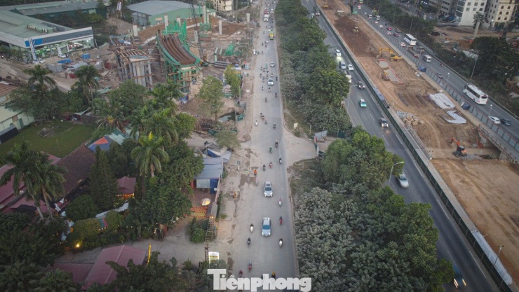 &#39;Con đường bụi&#39; cửa ngõ Hà Nội: Xe cộ chen chúc, dân kêu trời - 1
