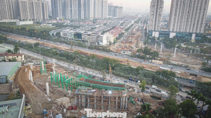 &#39;Con đường bụi&#39; cửa ngõ Hà Nội: Xe cộ chen chúc, dân kêu trời - 5