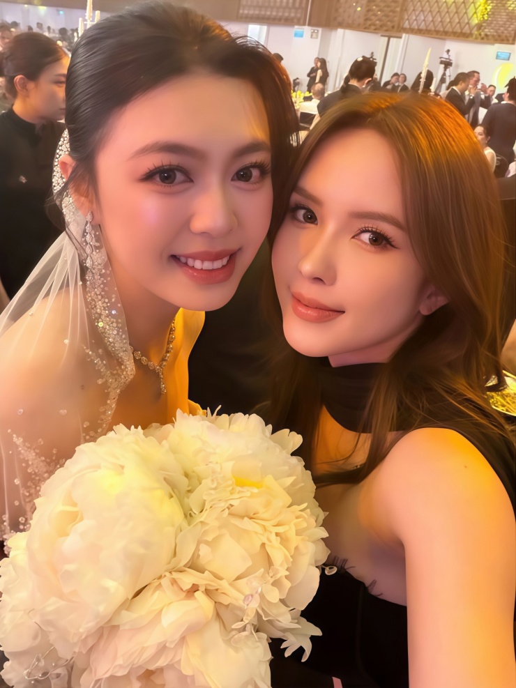 Thiều Bảo Trâm cũng lên đồ chỉn chu đến chung vui với đôi uyên ương Gen Z.