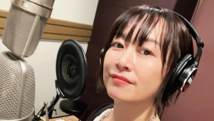 Maki Otsuki nổi tiếng nhờ hát nhạc anime.