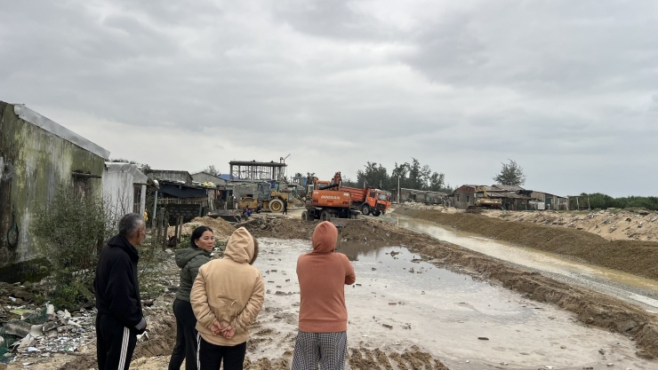 Đơn vị thi công đẩy nhanh tiến độ thi công đoạn tuyến B1 từ mố cầu M2 đến nút giao đường Hoàng Sa, dự kiến hoàn thành vào ngày 30-12.