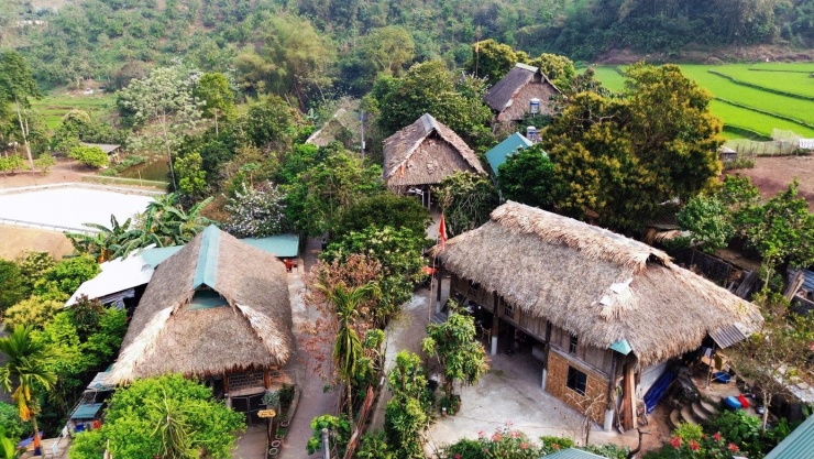 Ngắm những nếp nhà sàn nguyên sơ của người Mường ở làng du lịch - 3