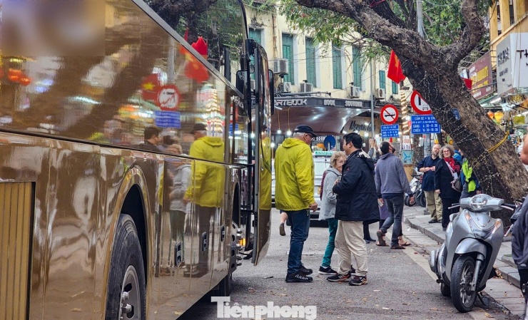 Hà Nội thu hút khách du lịch.