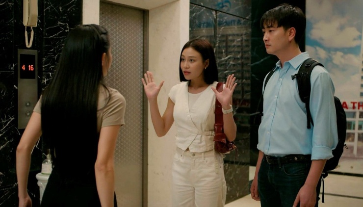 Nga chỉ trích Tú và Đức, cho rằng mình là nạn nhân khiến người xem bực tức.