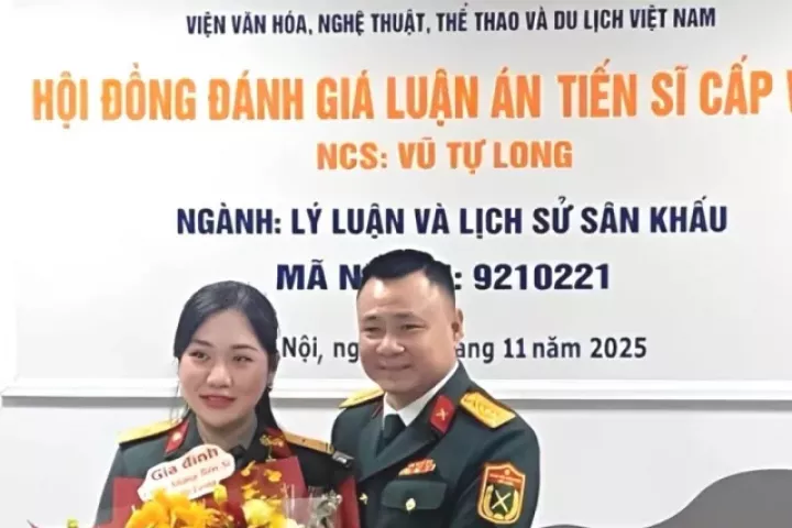 NSND Tự Long trở thành Tiến sĩ