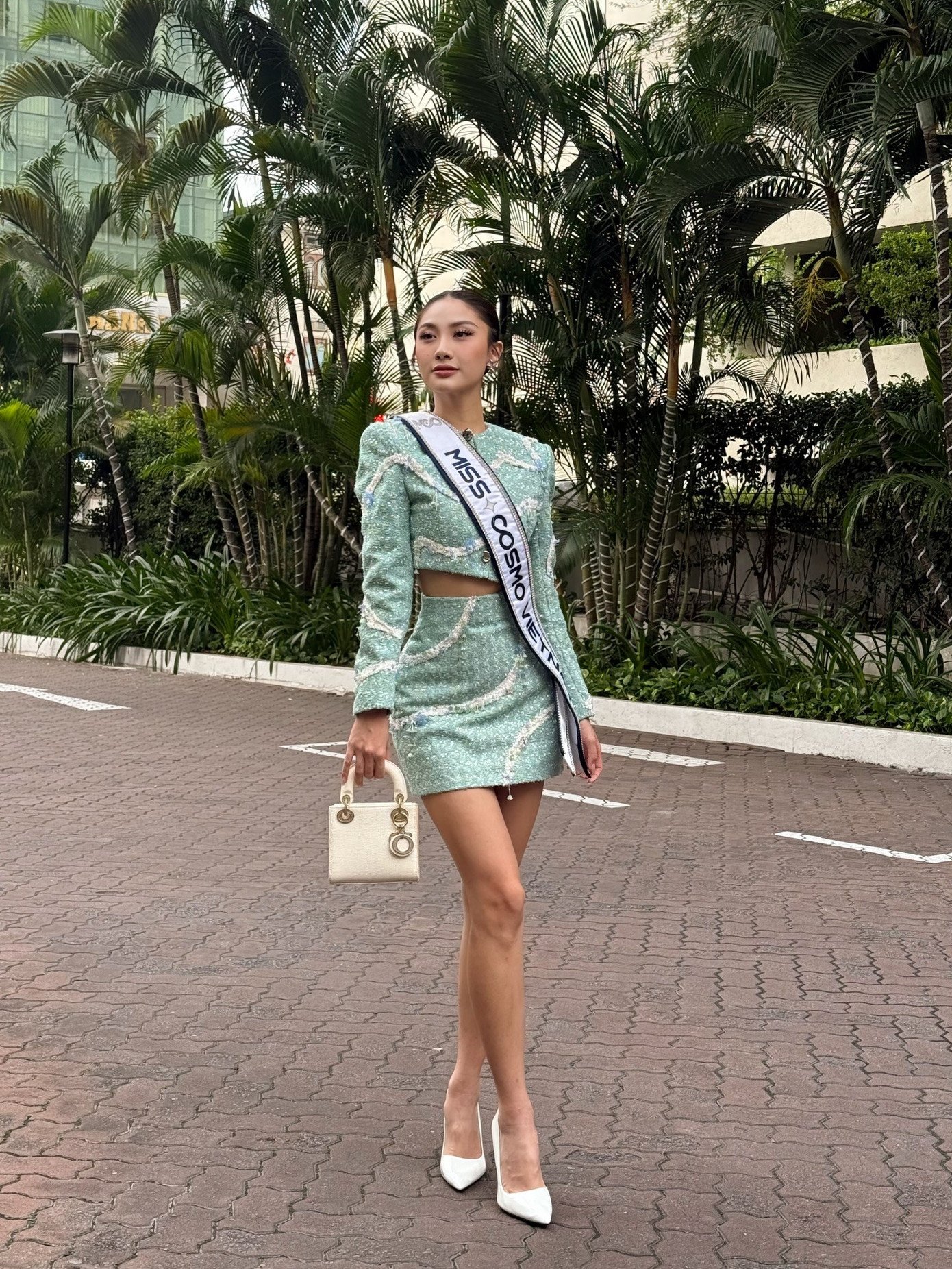 Miss Cosmo 2025: Hoa hậu Phương Linh giữ tinh thần lạc quan, phong cách đa dạng - 14