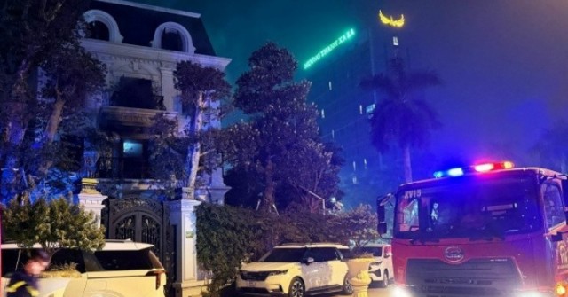 Cháy biệt thự ở Hà Nội