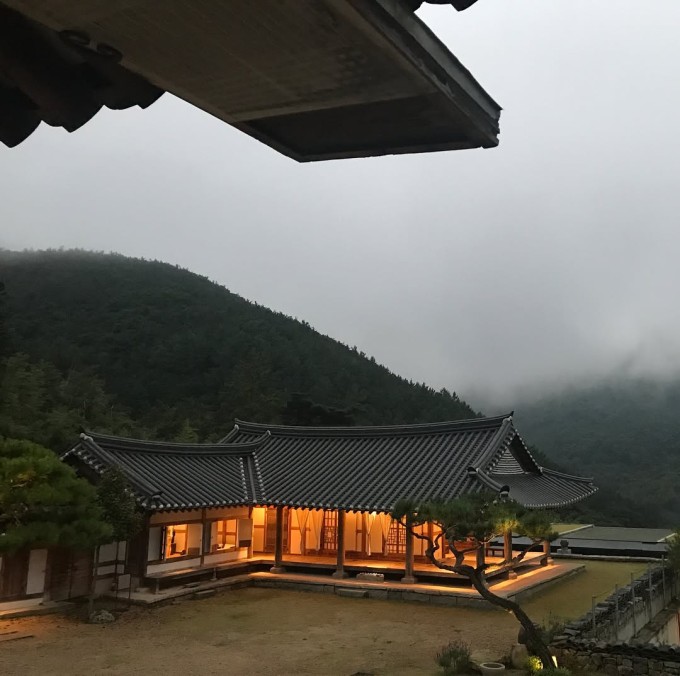 Nhà cổ Awon ở Wanju vừa là nơi lưu trú vừa là không gian văn hóa, cung cấp các dịch vụ nghỉ dưỡng, chăm sóc sức khỏe.