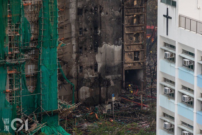 Tòa nhà Wang Cheong sau vụ hỏa hoạn. Ảnh: HK01