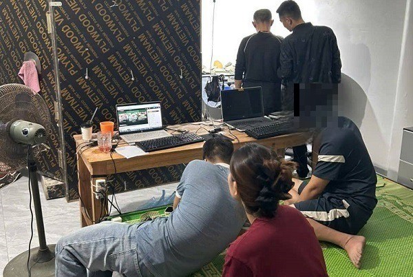 Hình ảnh nhóm đối tượng livestream lừa đảo chiếm đoạt tài sản qua nền tảng Youtube. Ảnh: Công an tỉnh Lào Cai.