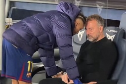 Bóng đá - HLV Flick suýt khóc vì bị áp lực ở Barcelona, được học trò an ủi