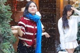 Bạn trẻ - Cuộc sống - Quán cà phê Hà Nội gây sốt với khung cảnh Noel như trời Âu
