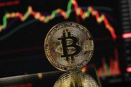 Bitcoin liên tục lao dốc, mất 28% so với đỉnh lịch sử