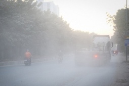 'Con đường bụi' cửa ngõ Hà Nội: Xe cộ chen chúc, dân kêu trời