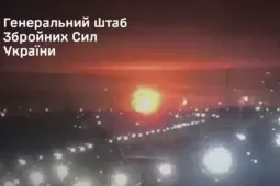 Thế giới - Nhà máy nâng cấp oanh tạc cơ Tu-95 Nga bốc cháy sau đòn không kích của Ukraine