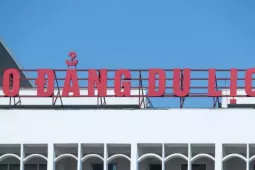 Sinh viên tố trường 'mập mờ' tiền hỗ trợ A80, hiệu trưởng nói gì?