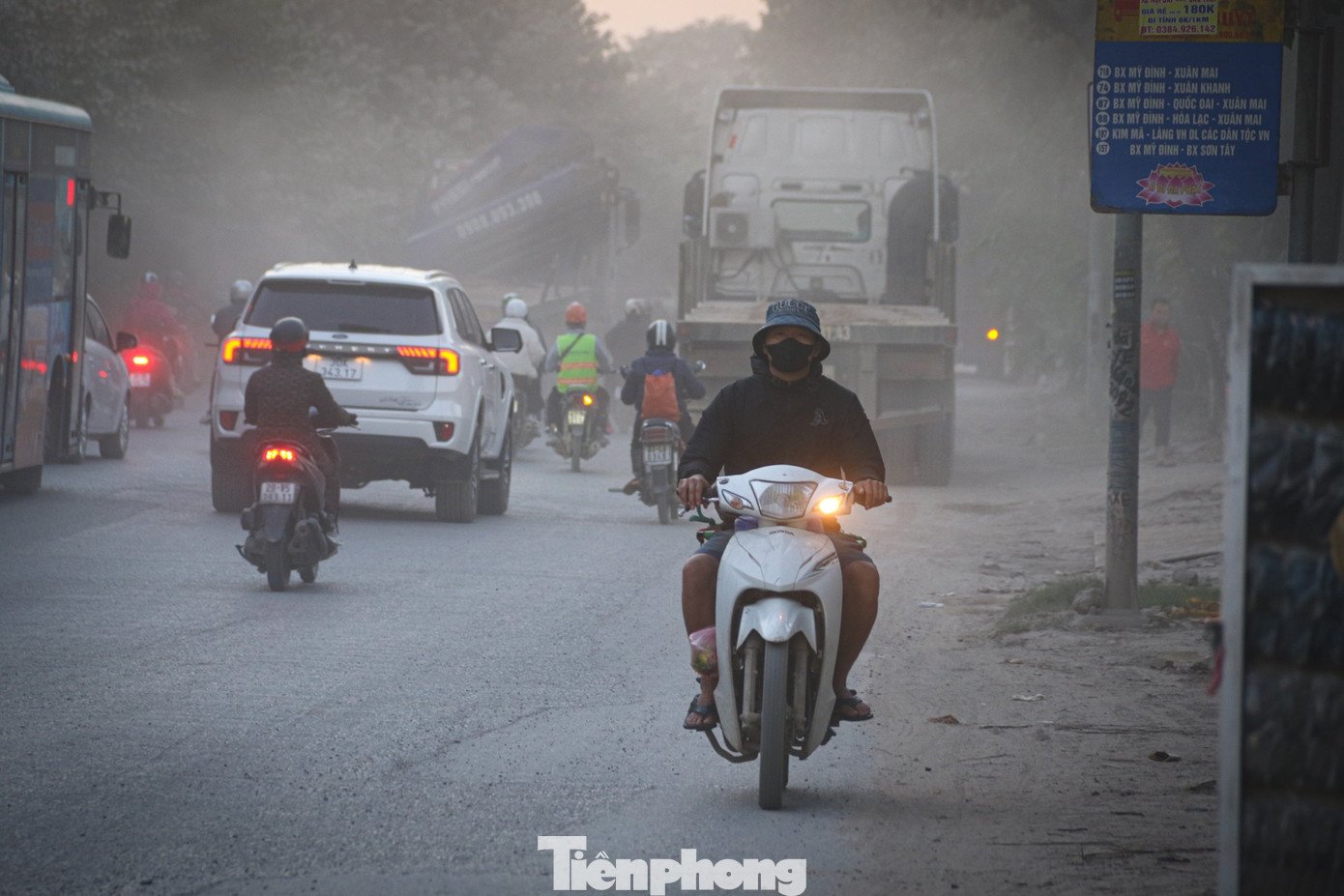 &#39;Con đường bụi&#39; cửa ngõ Hà Nội: Xe cộ chen chúc, dân kêu trời - 7
