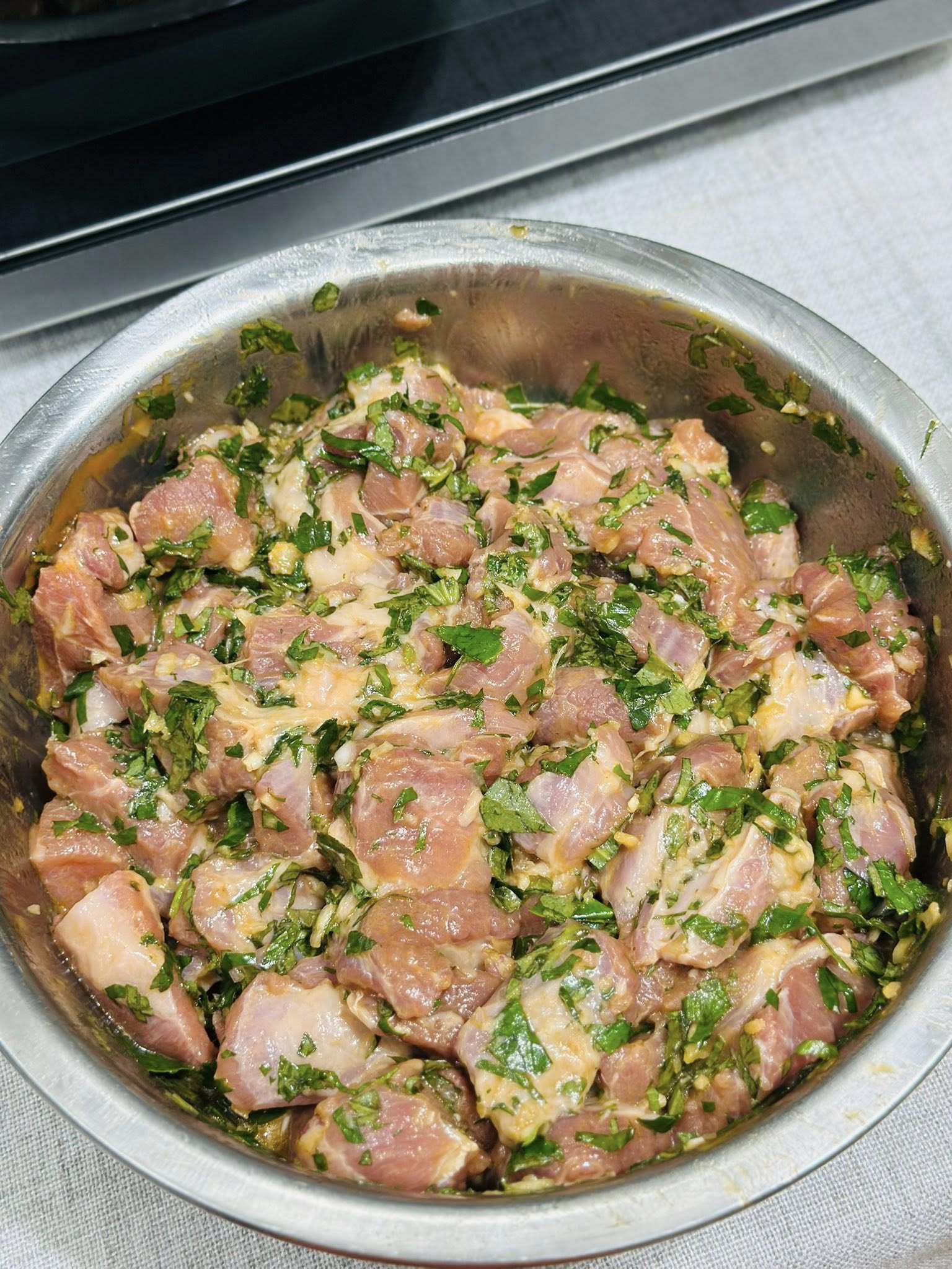 Loại lá mọc đầy bờ rào nướng cùng thịt xiên vừa ngon vừa bổ - 5