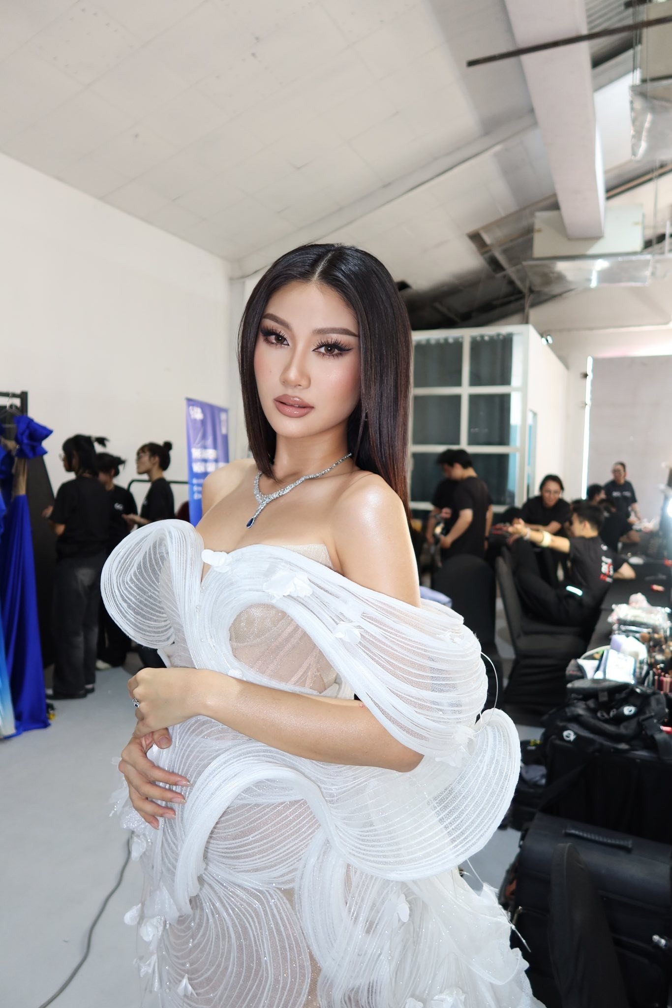 Miss Cosmo 2025: Hoa hậu Phương Linh giữ tinh thần lạc quan, phong cách đa dạng - 8