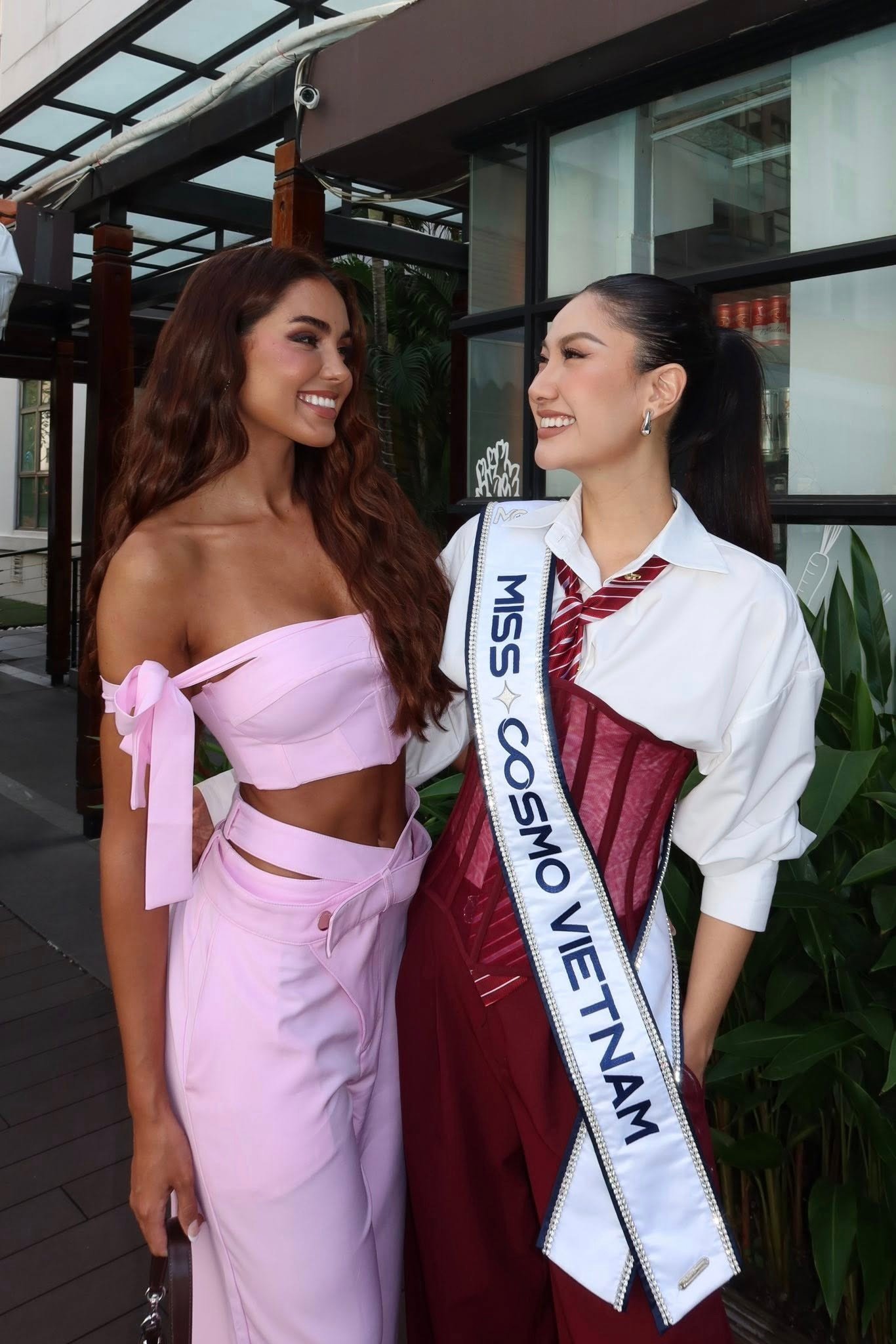 Miss Cosmo 2025: Hoa hậu Phương Linh giữ tinh thần lạc quan, phong cách đa dạng - 9