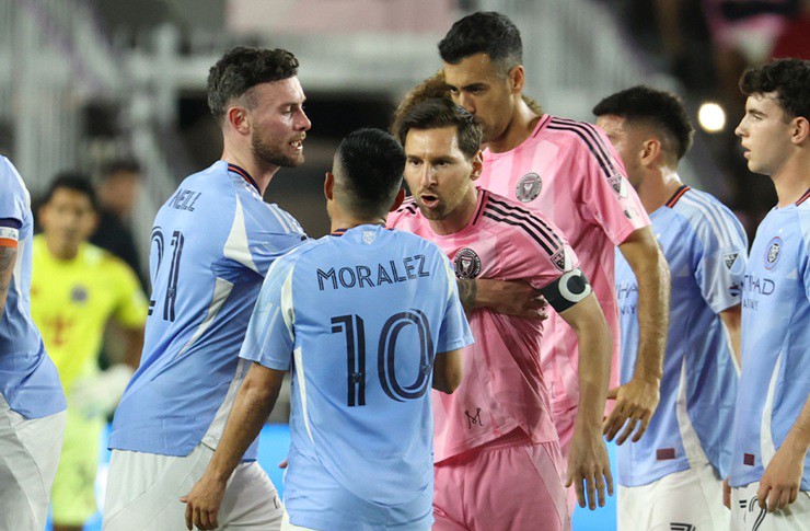 Messi lập siêu kỷ lục 405 kiến tạo, nguy cơ bị treo giò ở chung kết MLS - 1