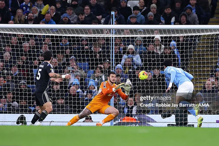 Pha bỏ lỡ ngon ăn của Marmoush 