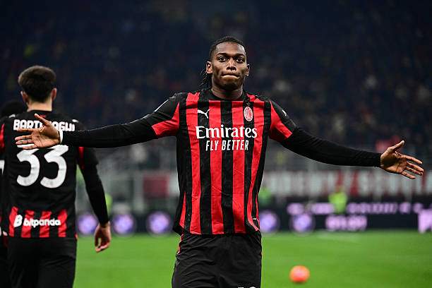 Milan suýt thua ở hiệp 1 nhưng lại vượt lên đầu hiệp 2 nhờ công của Leao