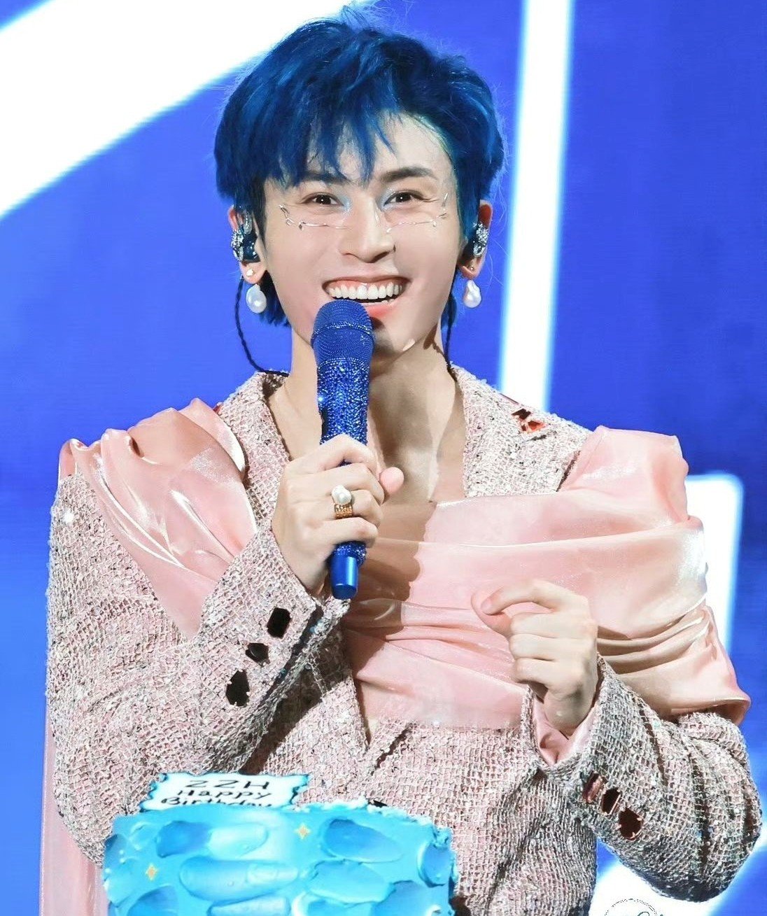 Trương Triết Hạn đánh mất sự nghiệp cố gắng hơn 10 năm chỉ vì một vài bức ảnh.