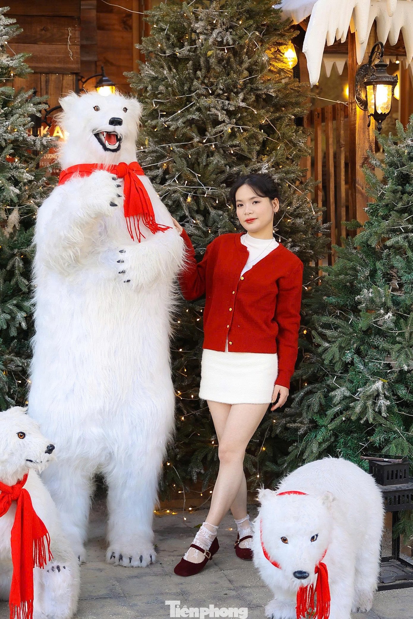 Chưa kịp đi châu Âu thì ghé quán này uống nước, chụp ảnh cũng coi như ‘đổi gió’”, là chia sẻ chung của nhiều nhóm khách khi tìm đến địa điểm này trong thời gian gần đây.