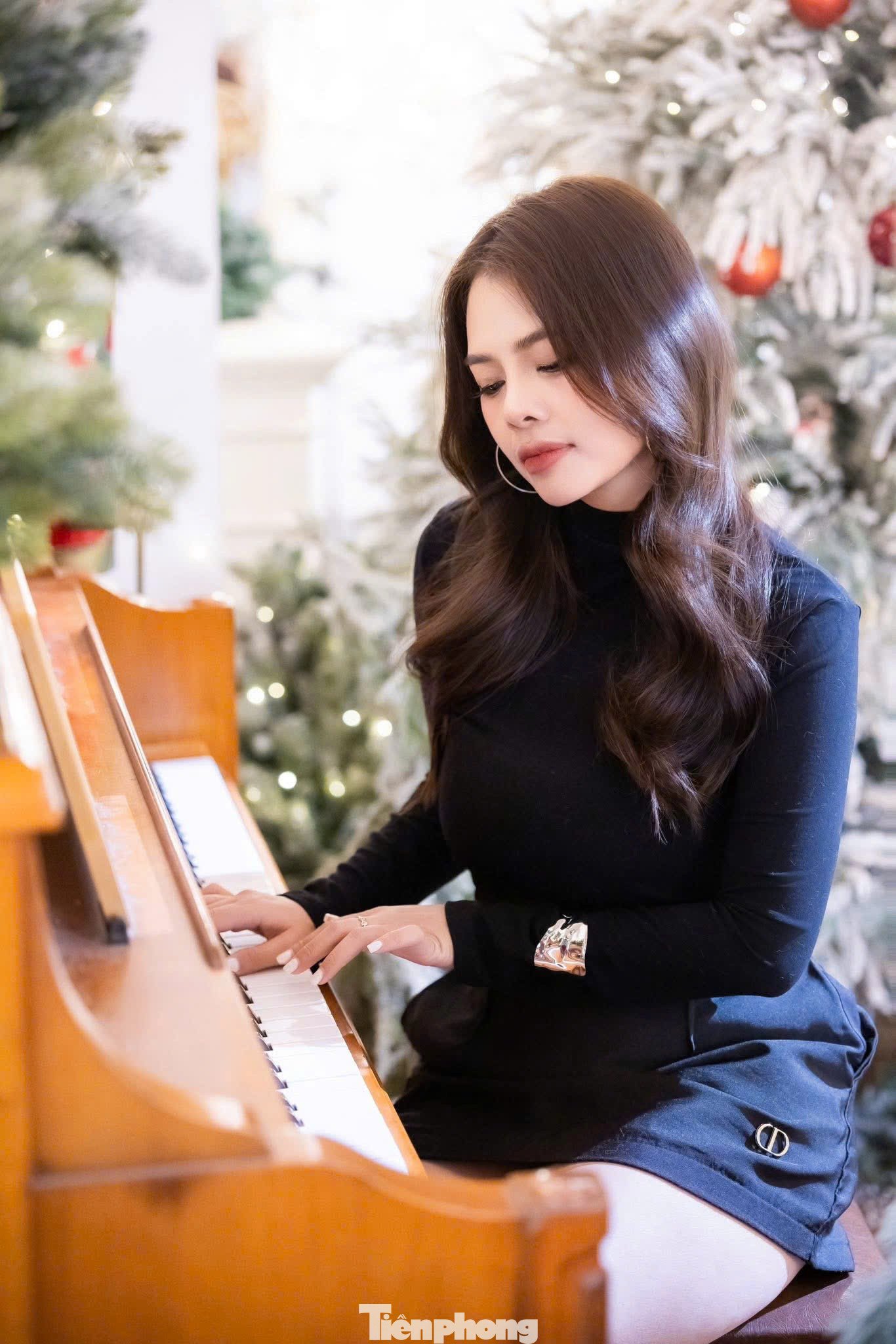 Quán cà phê Hà Nội gây sốt với khung cảnh Noel như trời Âu - 25