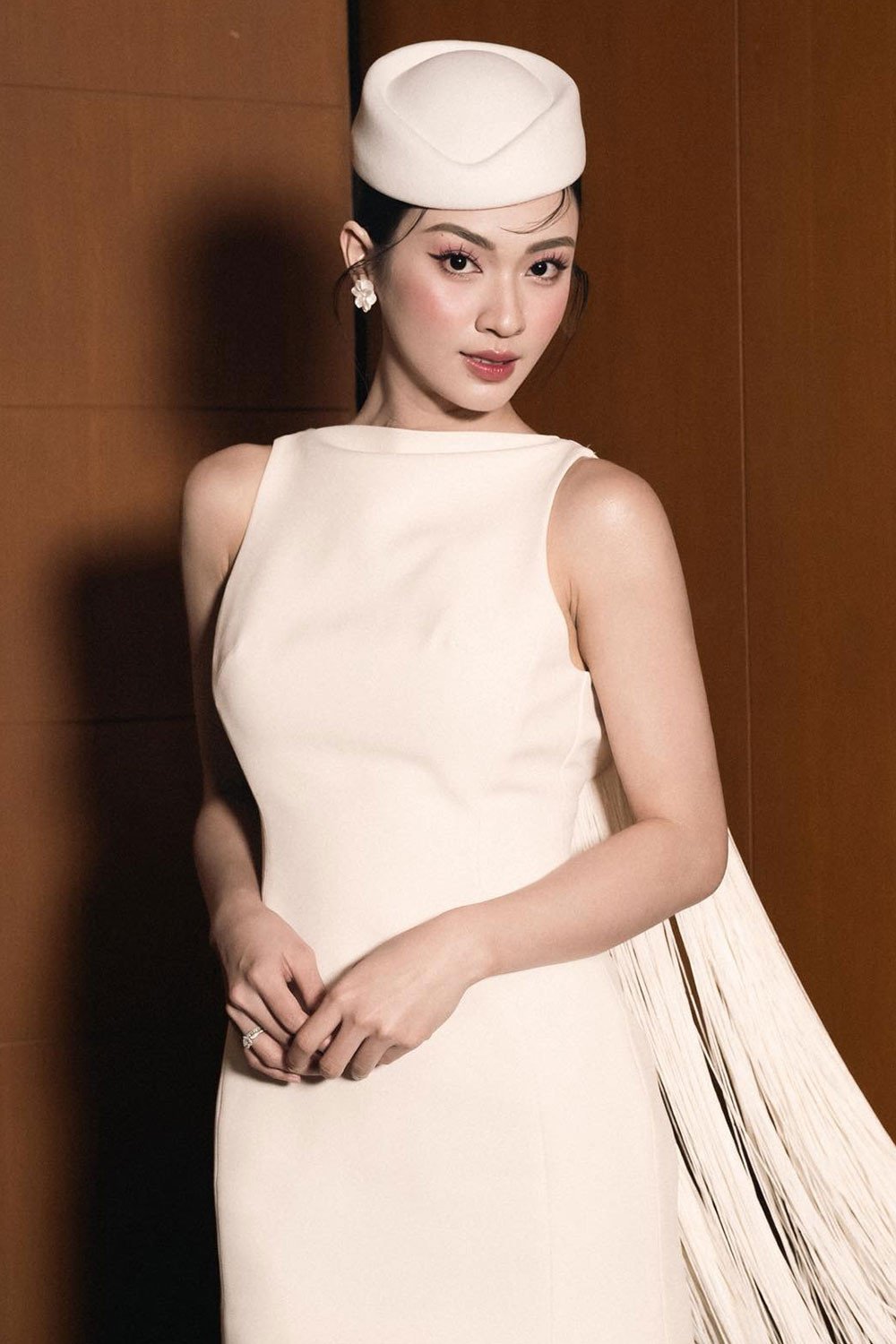 Á hậu Vũ Thúy Quỳnh mang đến sắc đẹp ngọt ngào nhưng không kém phần cá tính. Khuôn mặt của cô sở hữu cấu trúc mềm mại, đôi mắt to và nét cười rạng rỡ, tạo cảm giác dễ gần. Ở Thúy Quỳnh, người ta thấy sự tươi trẻ, năng động nhưng vẫn đủ độ sắc để không bị nhạt khi đứng trên sân khấu hay trước ống kính.&nbsp;