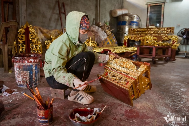 Đồ thờ ‘cháy đơn’ ở làng nghề mộc cổ Đằng Chương: ‘Năm nay bán chạy hơn hẳn' - 7