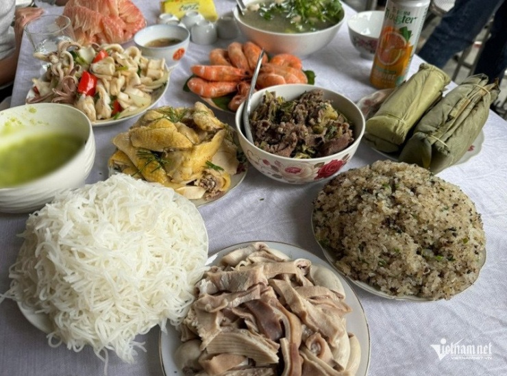 Ăn cỗ quê mừng 1 triệu, cô gái bức xúc vác bụng đói về vì tục lấy phần - 1